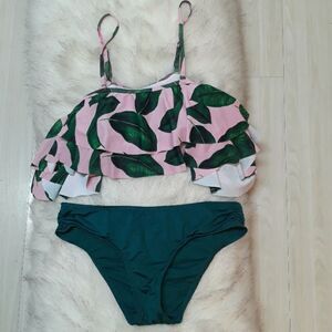 NWOT 2 piece bathing suit flowy ruffle top